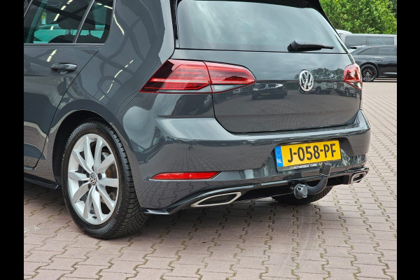 Volkswagen Golf 1.5 TSI Highline Business R | Automaat | LED | Trekhaak | Navi | Stoelverwarming | All-seasons | PDC |