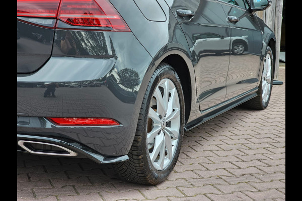 Volkswagen Golf 1.5 TSI Highline Business R | Automaat | LED | Trekhaak | Navi | Stoelverwarming | All-seasons | PDC |