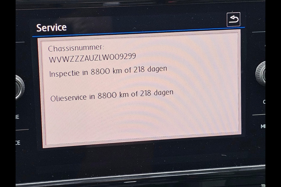 Volkswagen Golf 1.5 TSI Highline Business R | Automaat | LED | Trekhaak | Navi | Stoelverwarming | All-seasons | PDC |