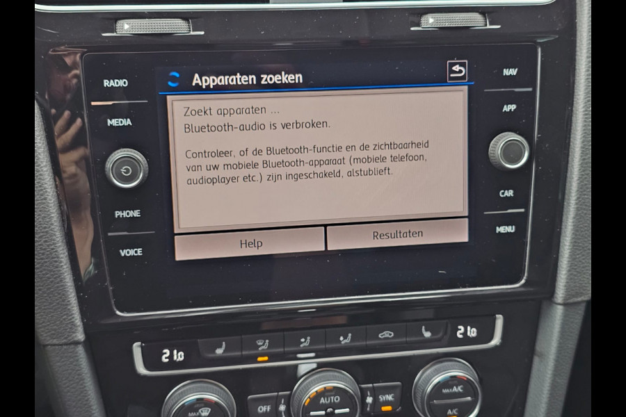 Volkswagen Golf 1.5 TSI Highline Business R | Automaat | LED | Trekhaak | Navi | Stoelverwarming | All-seasons | PDC |