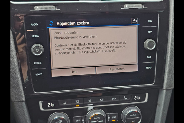 Volkswagen Golf 1.5 TSI Highline Business R | Automaat | LED | Trekhaak | Navi | Stoelverwarming | All-seasons | PDC |