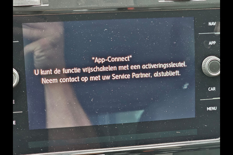 Volkswagen Golf 1.5 TSI Highline Business R | Automaat | LED | Trekhaak | Navi | Stoelverwarming | All-seasons | PDC |