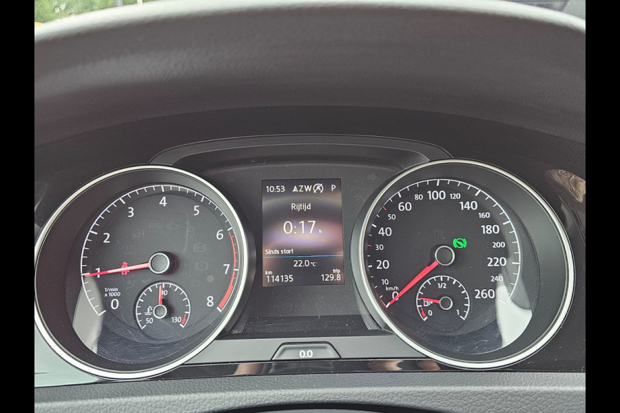 Volkswagen Golf 1.5 TSI Highline Business R | Automaat | LED | Trekhaak | Navi | Stoelverwarming | All-seasons | PDC |