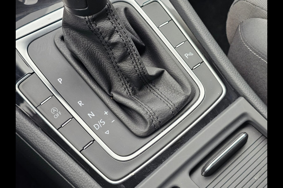Volkswagen Golf 1.5 TSI Highline Business R | Automaat | LED | Trekhaak | Navi | Stoelverwarming | All-seasons | PDC |