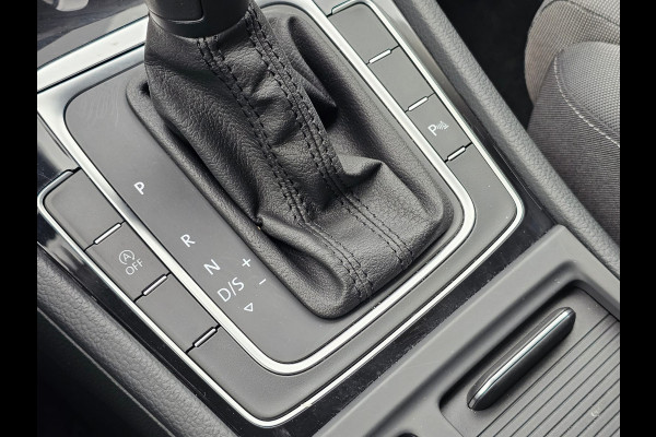 Volkswagen Golf 1.5 TSI Highline Business R | Automaat | LED | Trekhaak | Navi | Stoelverwarming | All-seasons | PDC |