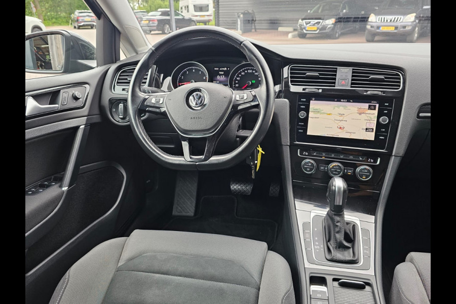 Volkswagen Golf 1.5 TSI Highline Business R | Automaat | LED | Trekhaak | Navi | Stoelverwarming | All-seasons | PDC |