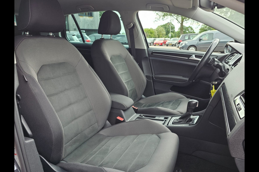 Volkswagen Golf 1.5 TSI Highline Business R | Automaat | LED | Trekhaak | Navi | Stoelverwarming | All-seasons | PDC |