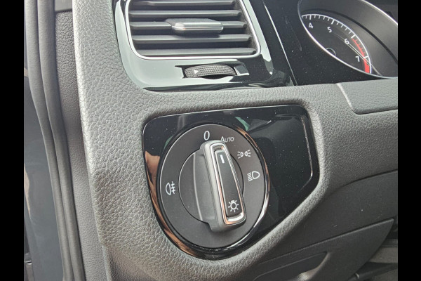 Volkswagen Golf 1.5 TSI Highline Business R | Automaat | LED | Trekhaak | Navi | Stoelverwarming | All-seasons | PDC |