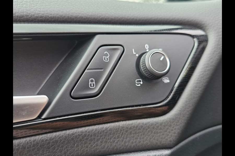 Volkswagen Golf 1.5 TSI Highline Business R | Automaat | LED | Trekhaak | Navi | Stoelverwarming | All-seasons | PDC |
