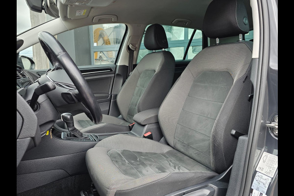 Volkswagen Golf 1.5 TSI Highline Business R | Automaat | LED | Trekhaak | Navi | Stoelverwarming | All-seasons | PDC |