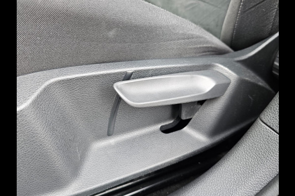 Volkswagen Golf 1.5 TSI Highline Business R | Automaat | LED | Trekhaak | Navi | Stoelverwarming | All-seasons | PDC |
