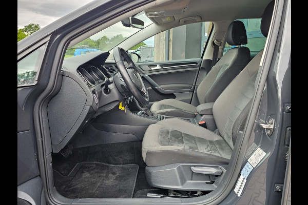 Volkswagen Golf 1.5 TSI Highline Business R | Automaat | LED | Trekhaak | Navi | Stoelverwarming | All-seasons | PDC |