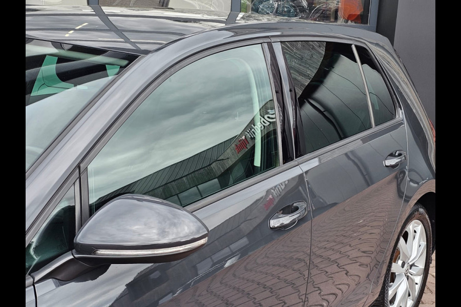 Volkswagen Golf 1.5 TSI Highline Business R | Automaat | LED | Trekhaak | Navi | Stoelverwarming | All-seasons | PDC |