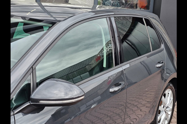 Volkswagen Golf 1.5 TSI Highline Business R | Automaat | LED | Trekhaak | Navi | Stoelverwarming | All-seasons | PDC |