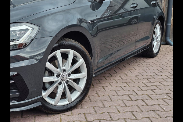 Volkswagen Golf 1.5 TSI Highline Business R | Automaat | LED | Trekhaak | Navi | Stoelverwarming | All-seasons | PDC |