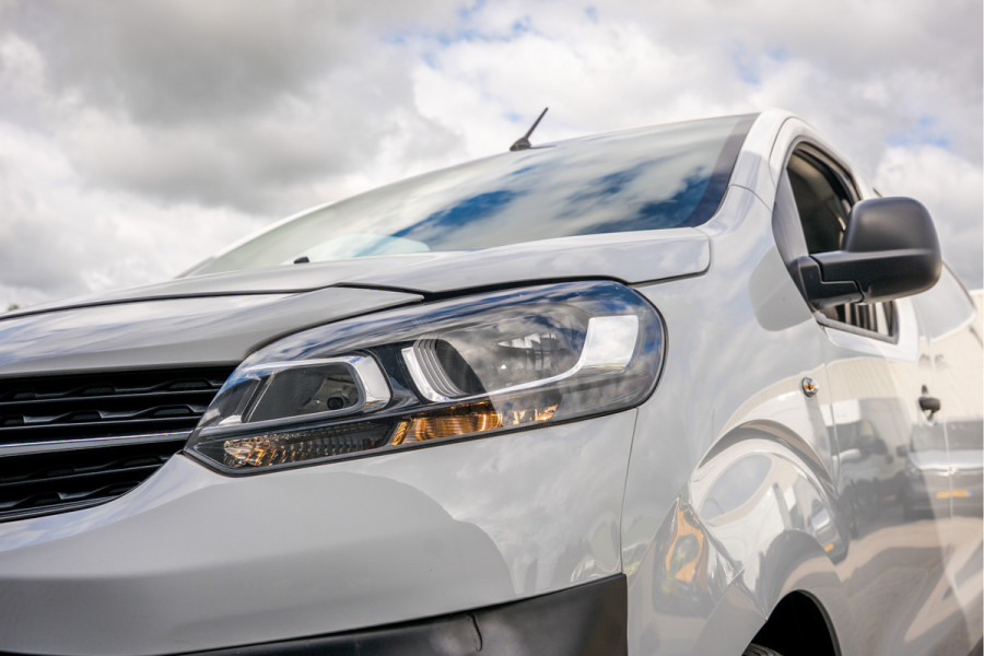 Opel Vivaro 1.5 | 3-Zits | 1e Eigenaar | Camera | Inrichting | Cruise | Airco | Trekhaak