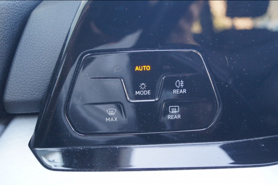 Volkswagen Golf Variant 1.0 TSI 110pk Life -NAVI-ECC-TREKHAAK-CAM-PDC-
