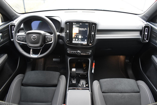 Volvo EX40 252PK Single Motor Extended Range 82 kWh Plus / Lounge pakket / Extra getint glas / Panoramadak / 360 camera / 20''velgen / zwart dak