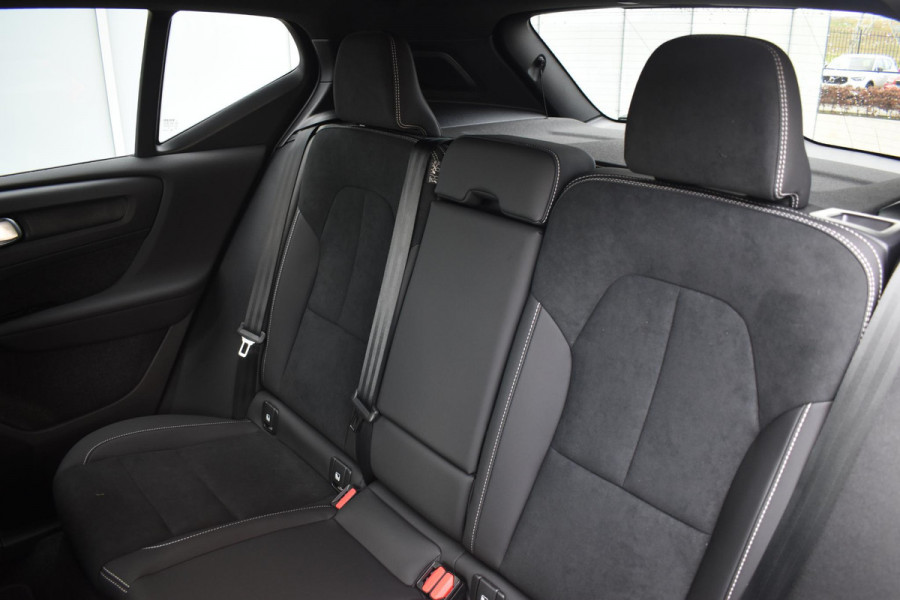 Volvo EX40 252PK Single Motor Extended Range 82 kWh Plus / Lounge pakket / Extra getint glas / Panoramadak / 360 camera / 20''velgen / zwart dak