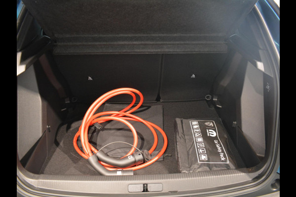 Peugeot e-2008 EV Style Avantage 54 kWh | Navigatie | Camera | Parkeersensoren