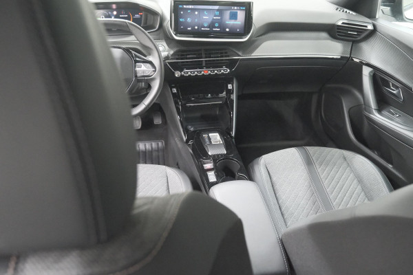 Peugeot e-2008 EV Allure Avantage 54 kWh | 11 KW Lader | Apple Carplay | Parkeersensoren