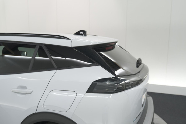 Peugeot e-2008 EV Allure Avantage 54 kWh | 11 KW Lader | Apple Carplay | Parkeersensoren