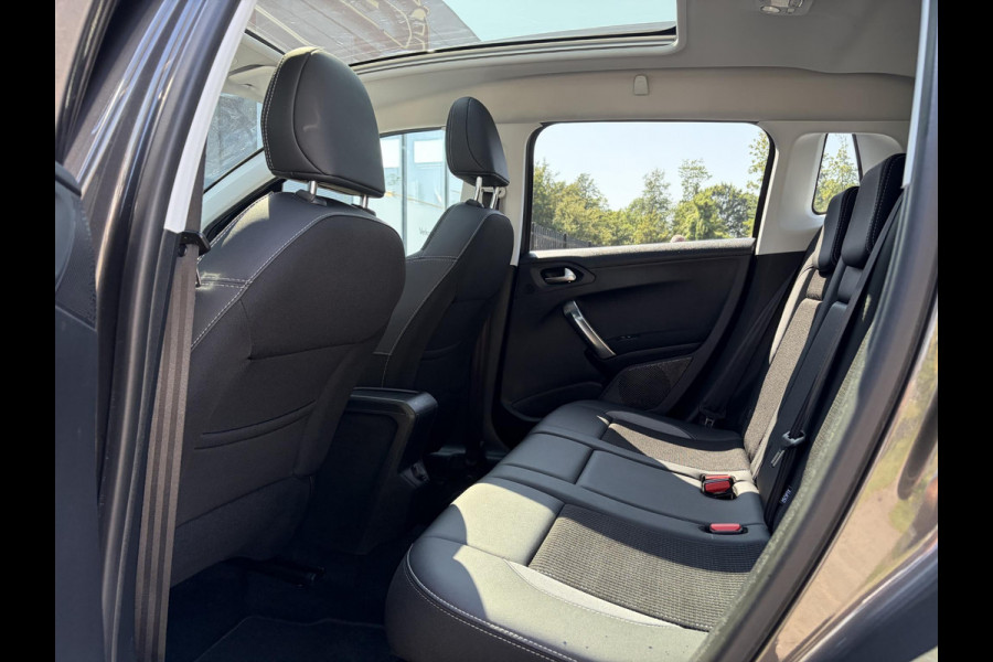Peugeot 2008 1.2 PureTech Allure Dealer Onderhouden,D-riem vv in 2024,Pano,Trekhaak,Camera,110pk,Carplay,2e Eigenaar,Navi,Clima,Cruise,Pdc V+A,Lm velgen,Recent beurt gehad,N.A.P,Apk tot 02-2027