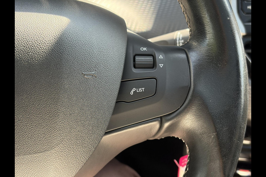 Peugeot 2008 1.2 PureTech Allure Dealer Onderhouden,D-riem vv in 2024,Pano,Trekhaak,Camera,110pk,Carplay,2e Eigenaar,Navi,Clima,Cruise,Pdc V+A,Lm velgen,Recent beurt gehad,N.A.P,Apk tot 02-2027