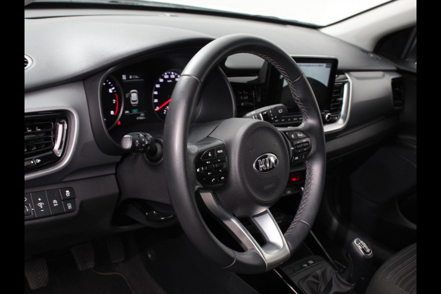 Kia Stonic 1.0 T-GDi MHEV DynamicPlusLine Climate Control Cruise control Dakrails Electrische bedienbare ramen Lichtmetalen velgen Navigatiesysteem Parkeersensoren Camera