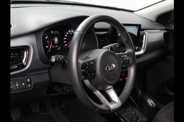 Kia Stonic 1.0 T-GDi MHEV DynamicPlusLine Climate Control Cruise control Dakrails Electrische bedienbare ramen Lichtmetalen velgen Navigatiesysteem Parkeersensoren Camera