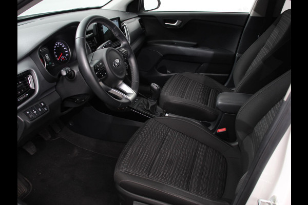 Kia Stonic 1.0 T-GDi MHEV DynamicPlusLine Climate Control Cruise control Dakrails Electrische bedienbare ramen Lichtmetalen velgen Navigatiesysteem Parkeersensoren Camera
