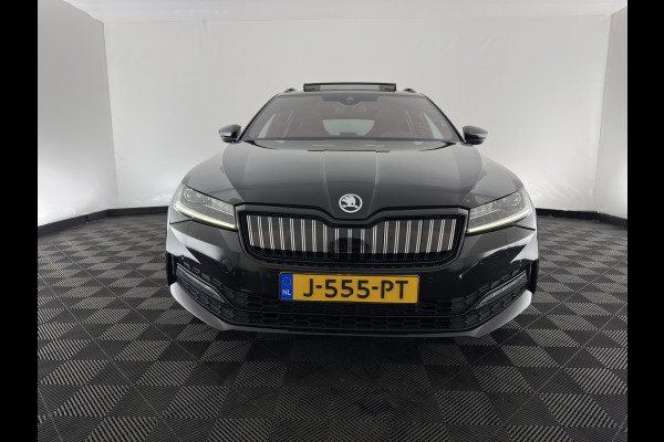 Škoda Superb Combi 1.4 TSI iV Sportline Business (Plug-in) (INCL.BTW) Aut. *PANO | LEATHER-MICROFIBRE | FULL-LED | DIGI-COCKPIT | HEATED-SPORTSEATS | KEYLESS | DAB+ | NAVI-FULLMAP | PRIVACYGLASS | SHIFT-PADDLES | AMBIENT-LIGHT | ECC | PDC | CRUSIE |