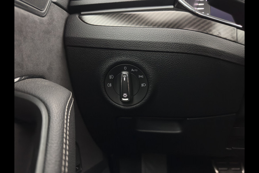 Škoda Superb Combi 1.4 TSI iV Sportline Business (Plug-in) (INCL.BTW) Aut. *PANO | LEATHER-MICROFIBRE | FULL-LED | DIGI-COCKPIT | HEATED-SPORTSEATS | KEYLESS | DAB+ | NAVI-FULLMAP | PRIVACYGLASS | SHIFT-PADDLES | AMBIENT-LIGHT | ECC | PDC | CRUSIE |