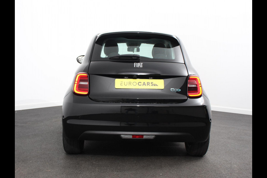 Fiat 500 Urban 42 kWh Airco Climatronic 360 Camera Stoelverwarming Keyless Wireless CarPlay Dodehoek Assistant 85 kW Charger Actieradius 320km WLTP