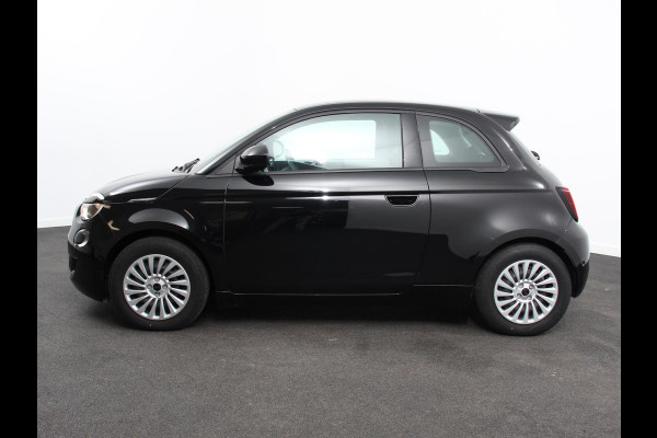 Fiat 500 Urban 42 kWh Airco Climatronic 360 Camera Stoelverwarming Keyless Wireless CarPlay Dodehoek Assistant 85 kW Charger Actieradius 320km WLTP