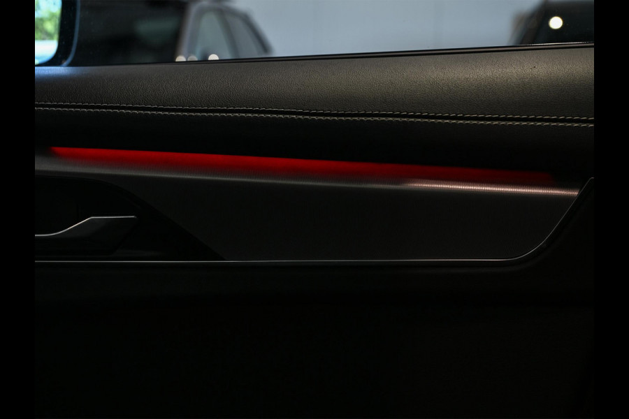 Jaguar F-Pace 2.0 P400e PHEV R-Dynamic SE | Panoramadak | 14-Wegs Memory Seats | HermanBosch Sound | Camera | Adaptieve Cruise | Stoelverwarming | Ambiente Verlichting | Stuur Verwarming |