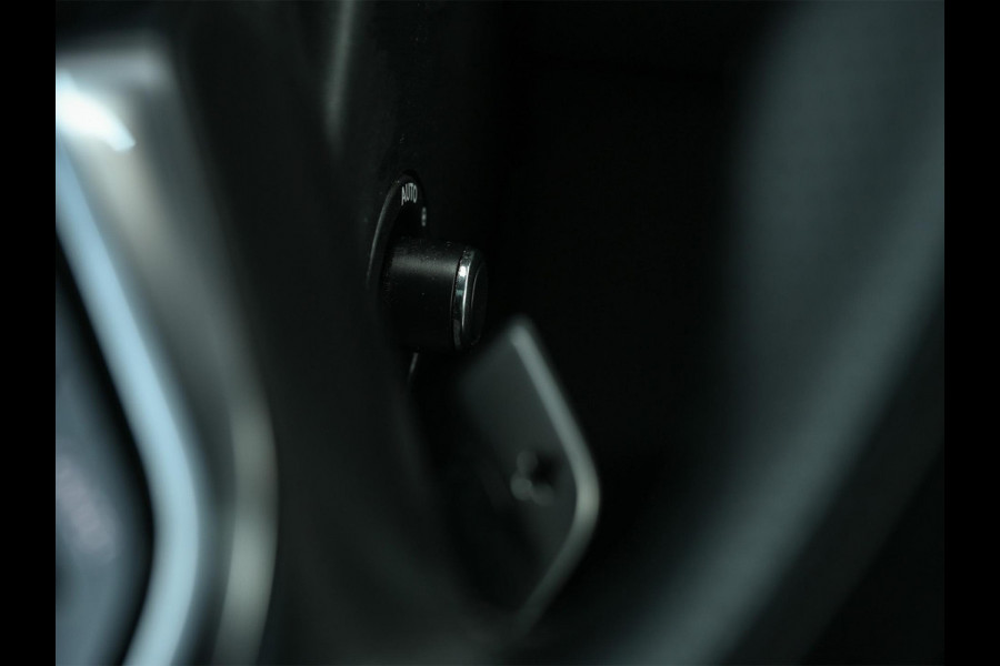 Jaguar F-Pace 2.0 P400e PHEV R-Dynamic SE | Panoramadak | 14-Wegs Memory Seats | HermanBosch Sound | Camera | Adaptieve Cruise | Stoelverwarming | Ambiente Verlichting | Stuur Verwarming |