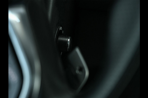 Jaguar F-Pace 2.0 P400e PHEV R-Dynamic SE | Panoramadak | 14-Wegs Memory Seats | HermanBosch Sound | Camera | Adaptieve Cruise | Stoelverwarming | Ambiente Verlichting | Stuur Verwarming |