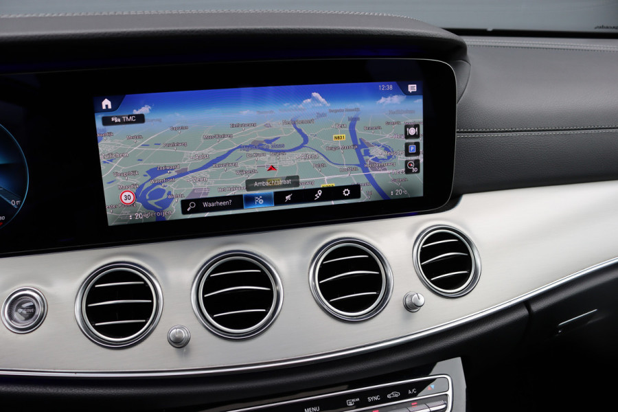 Mercedes-Benz E-Klasse 220 d AMG Line | Schuifdak | Dodehoekassistent | Camera | Augmented Reality | Sfeerverlichting | Stoelverwarming | High Perf. LED |