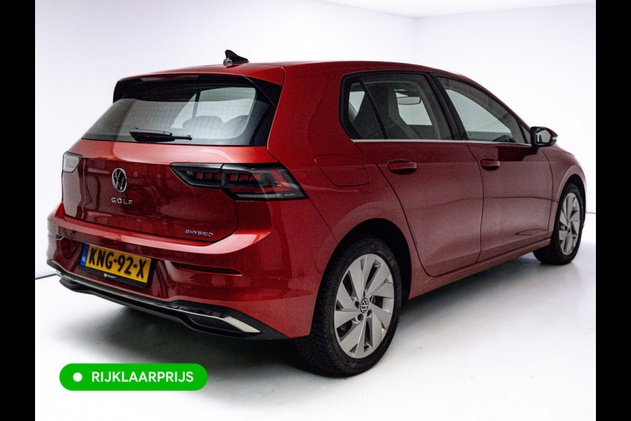 Volkswagen Golf 1.5 eHybrid Style Edition | Camera | Travel assist | Stuur- & stoelverwarm. Stoelventilatie | Elec. verst. best. stoel | Headup, Sfeerverlichting, IQ Led, Lederen bekleding, Incl. winterset op LMV