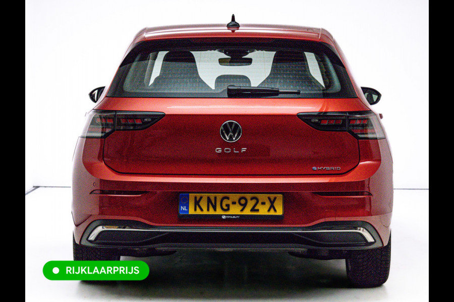 Volkswagen Golf 1.5 eHybrid Style Edition | Camera | Travel assist | Stuur- & stoelverwarm. Stoelventilatie | Elec. verst. best. stoel | Headup, Sfeerverlichting, IQ Led, Lederen bekleding, Incl. winterset op LMV