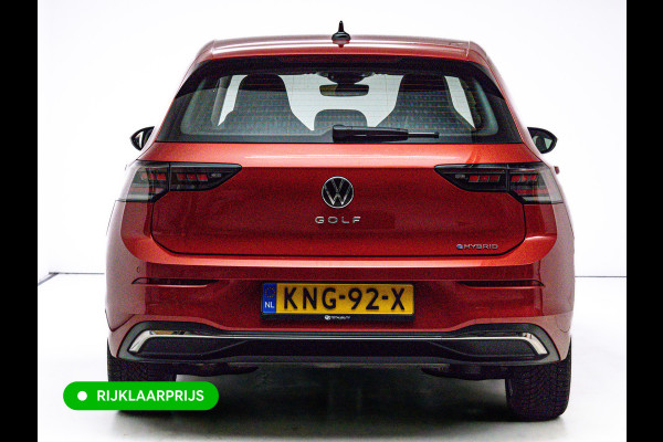 Volkswagen Golf 1.5 eHybrid Style Edition | Camera | Travel assist | Stuur- & stoelverwarm. Stoelventilatie | Elec. verst. best. stoel | Headup, Sfeerverlichting, IQ Led, Lederen bekleding, Incl. winterset op LMV