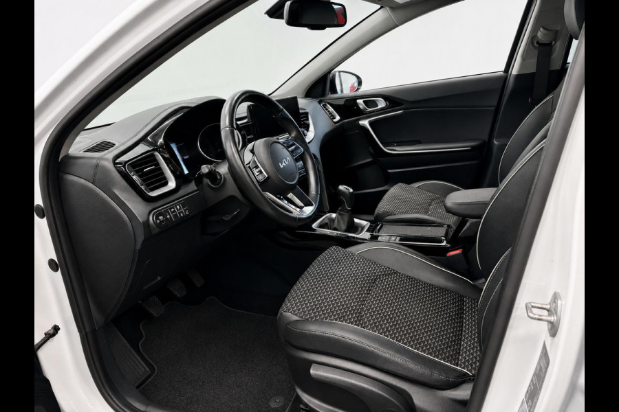 Kia Xceed 1.0 T-GDi DynamicLine Navigatie Apple Carplay Android Auto Camera Parkeersensoren achter Cruise Control Half leder Full Led Climate Control Lichtmetalen velgen