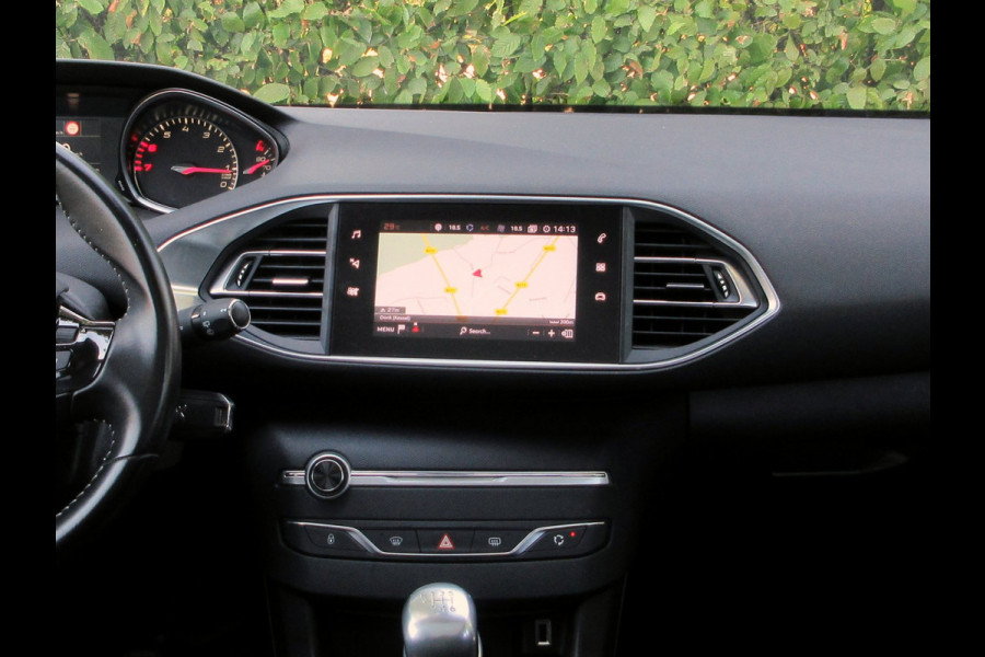 Peugeot 308 1.2 PureTech Exec. * Ecc * Pdc * Pano.dak *