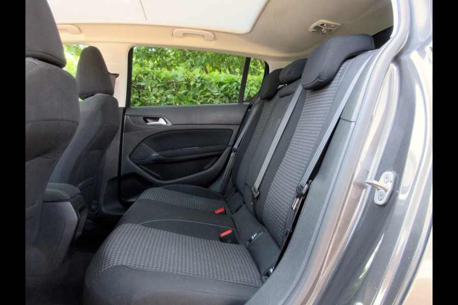 Peugeot 308 1.2 PureTech Exec. * Ecc * Pdc * Pano.dak *