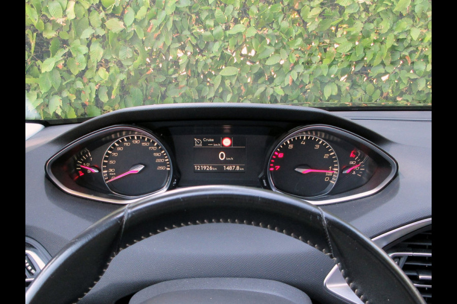 Peugeot 308 1.2 PureTech Exec. * Ecc * Pdc * Pano.dak *