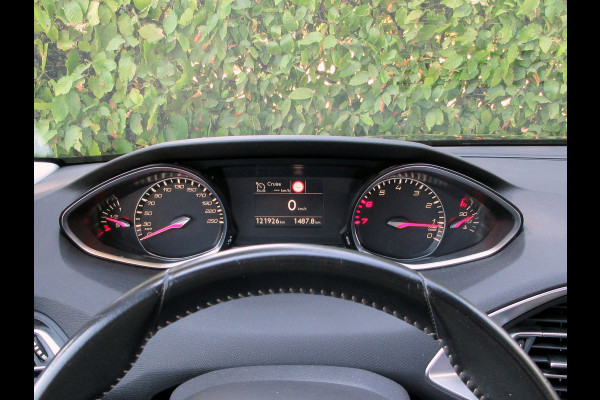 Peugeot 308 1.2 PureTech Exec. * Ecc * Pdc * Pano.dak *