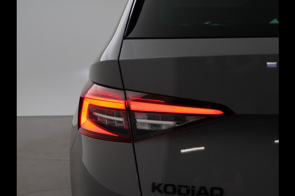 Škoda Kodiaq 1.5 TSI SPORTLINE 7-PERSOONS STEEL GREY + TREKHAAK | PANORAMA | VIRTUAL | STOELVERW. | CANTON