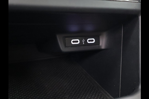Volkswagen Polo 1.0 TSI R-LINE EDITION + APPLE CARPLAY | ANDROID | ADAPTIVE CRUISE CONTROL | DAB | PRIVACY GLASS