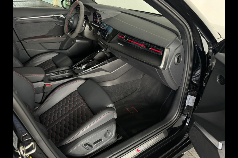 Audi RS3 Sportback 2.5 TFSI quattro Pano|HuD|Memory|Massage